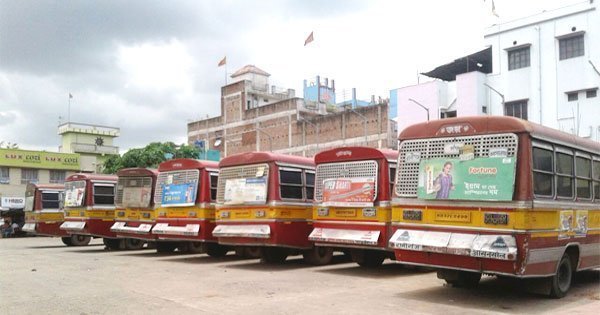 टोटो (ई रिक्शा ) के विरोध में बसों ने कर दिया हड़ताल