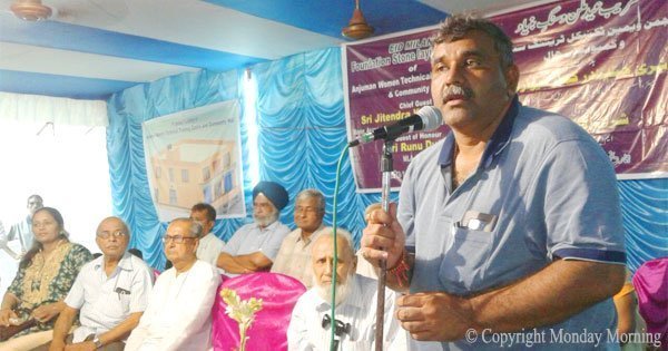सांसद बाबुल सुप्रियो पर हमला करना नहीं भूले मेयर