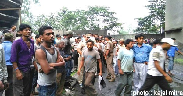 श्रमिक मुआवजे की मांग करने लगे