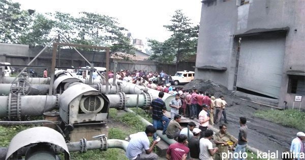 घटना के बाद श्रमिकों ने मुआवजे की घोषणा से पहले लाश को उठाने नहीं दिया
