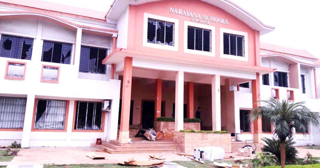 विद्यार्थियों द्वारा विद्यालय में तोड़-फोड़ कि घटना के दिन कि तस्वीर