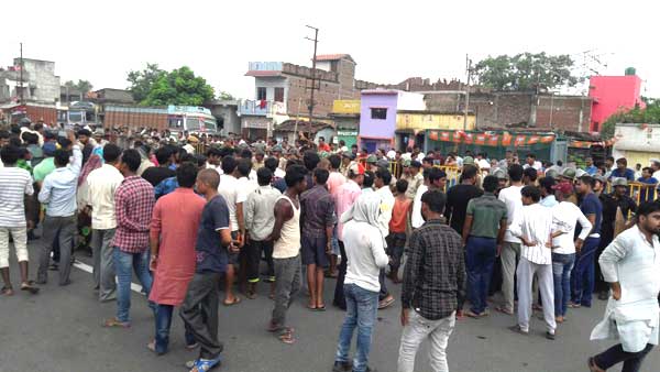 बूथ लूटने के विरोध में भाजपा ने किया जीटी रोड ब्लॉक