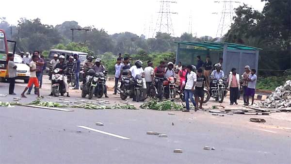 बूथ लूटे जाने के विरोध में भाजपा ने किया सड़क जाम यातायात हुआ प्रभावित