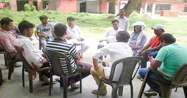 बैठक में शामिल भाजयुमो के कार्यकर्ता