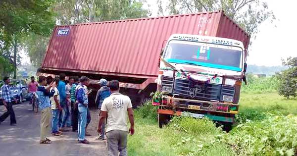 बिना ड्राइवर के काफी दूर तक दौड़ी यह कंटेनर