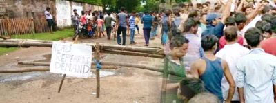 बदहाल सड़क के खिलाफ लोगों का फूटा गुस्सा, सीतारामपुर में किया सड़क जाम