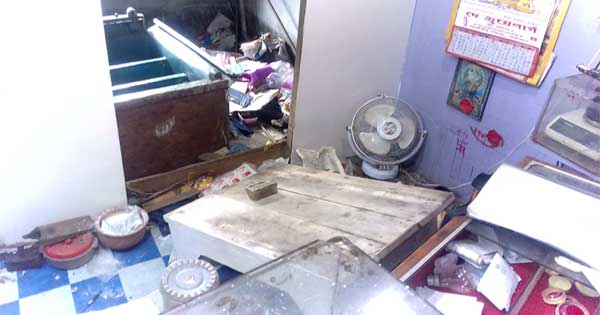 सुबह दुकान खोली तो अंदर के इस नजारे को देखकर होश उड़ गए