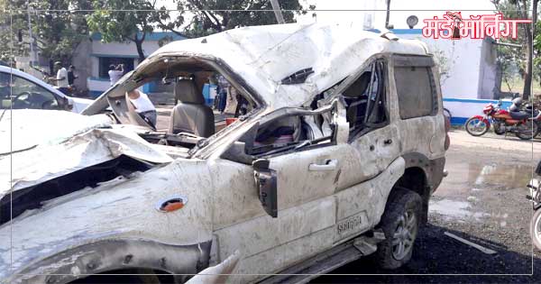 वारिया फाड़ी में खड़ी क्षतिग्रस्त कार