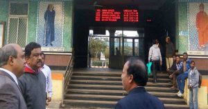 अंडाल रेलवे स्टेशन का निरीक्षण करते मण्डल रेल प्रबन्धक श्री पीके मिश्रा 