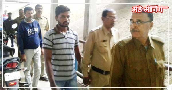 आरोपी को दुर्गापुर कोर्ट ले जाती पुलिस