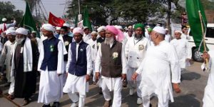 मिलाद -उन-नबी जुलूस दुर्गापुर में शामिल लोग