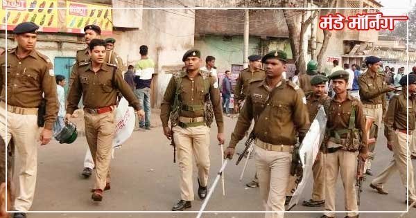 झरिया में स्थिति को संभालते पुलिस बल