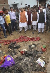 हिंसाग्रस्त क्षेत्र का दौरा करते भाजपा की टीम