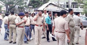 महकमा शासक कार्यालय के समक्ष तैनात पुलिसकर्मी