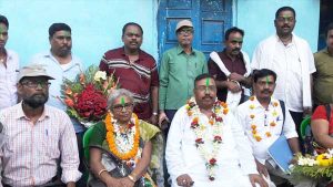 नामांकन के बाद दुर्गापुर प्रेस क्लब में पत्रकारों को संबोधित करते दोनों प्रार्थी
