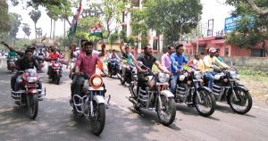 बूढ़ा खान के नेतृत्व में निकाली गयी विशाल मोटर साइकिल रैली